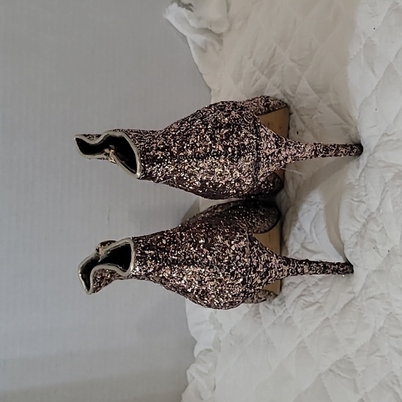 Shi By Journeys Women's Gold Glitter Ankle Boots Size 7.5 - Picture 3 of 8